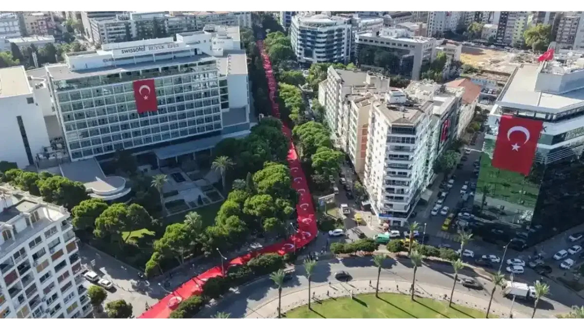 9 Eylül ruhu İzmir sokaklarında