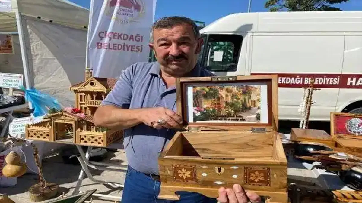 Kırşehir'de Ahilik Haftası'nda yöresel lezzetler ve el emeği ürünler sergilendi