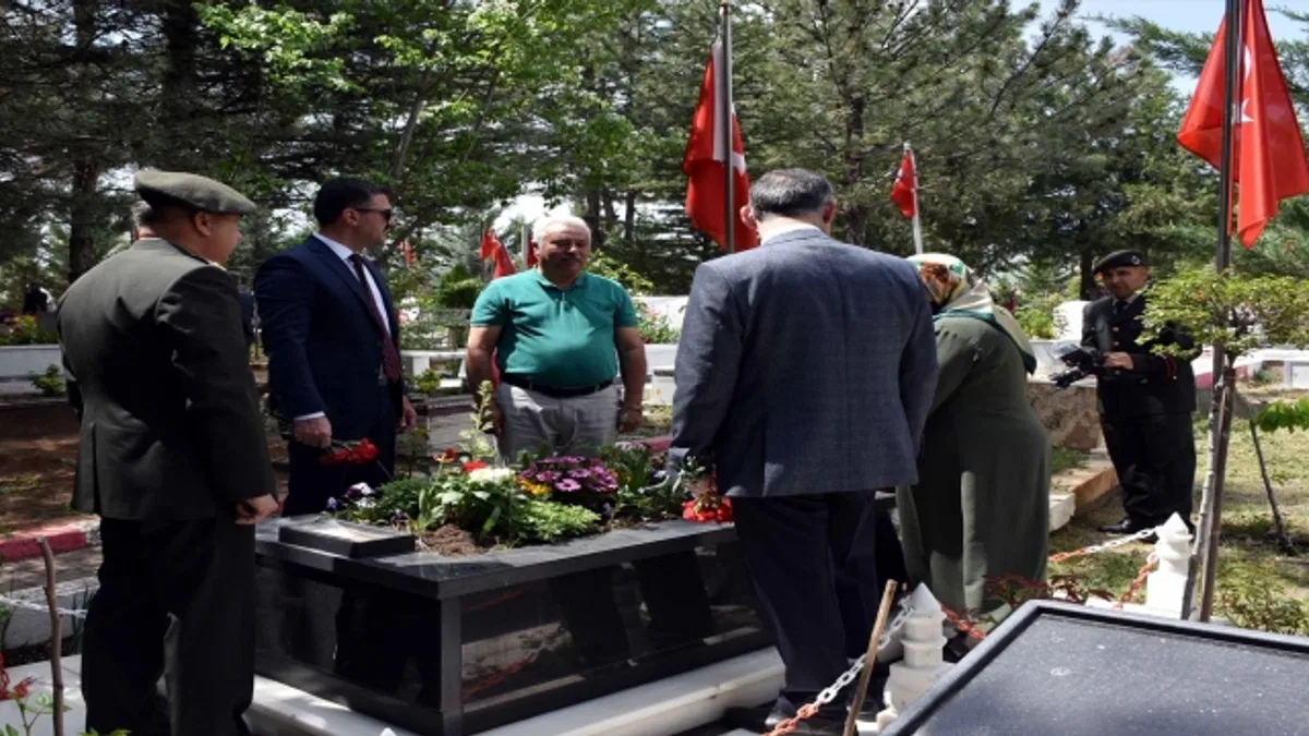Kırıkkale'de bayram öncesi şehitlik ziyareti