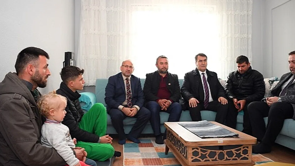 Başkan Dündar'dan depremzede ailelere ziyaret