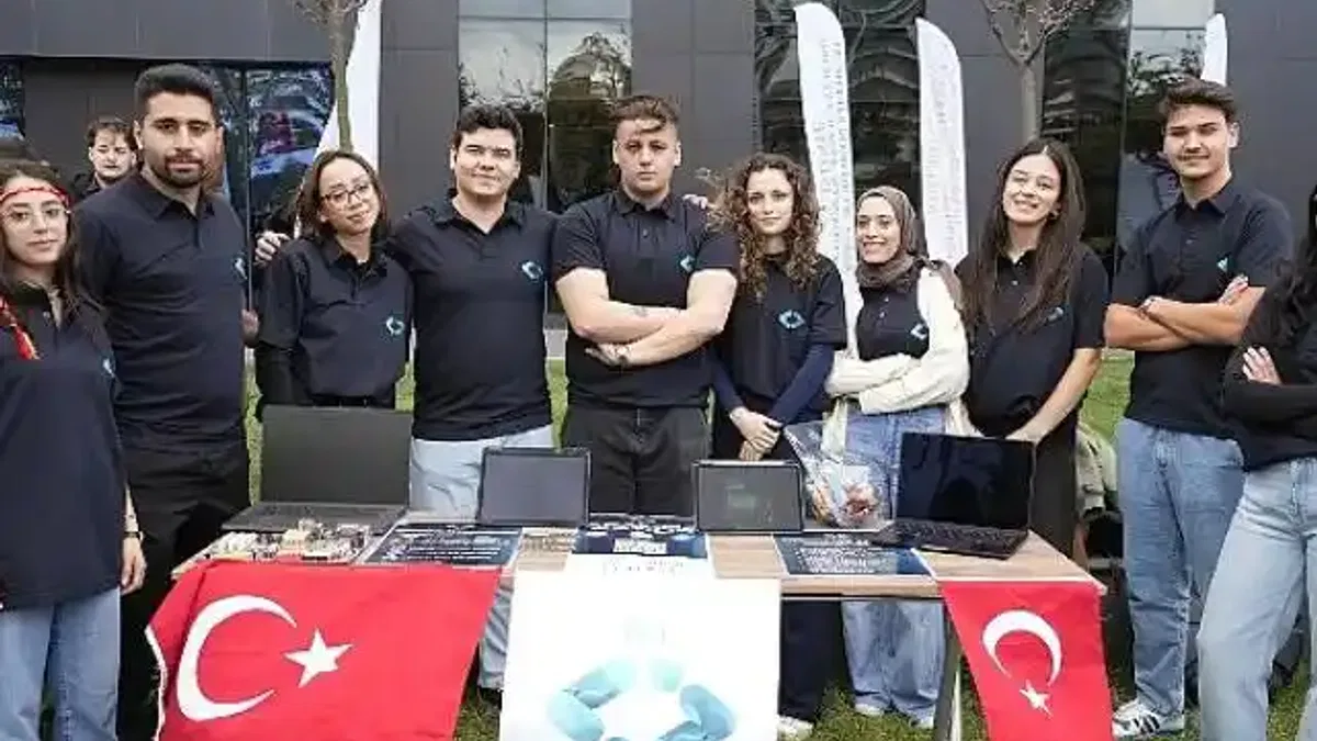 75 Öğrenci Kulübünün Yer Aldığı İstinye Üniversitesi Kulüpler Fuarı, Binlerce Öğrencinin Yoğun İlgisiyle Karşılaştı
