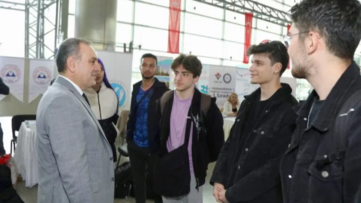 Rektör Altun, ERÜ'nün yeni öğrencilerini karşıladı