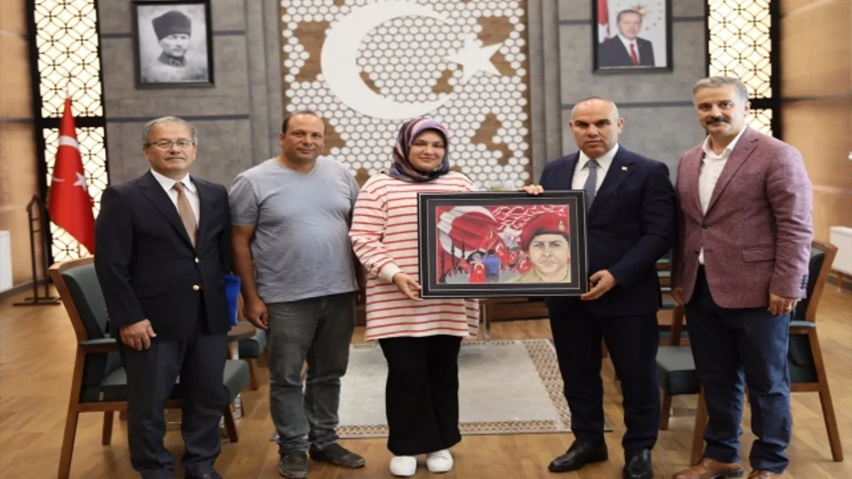 Niğde Valisi Koç, resim yarışmasında birinci olan öğrenciyi kabul etti