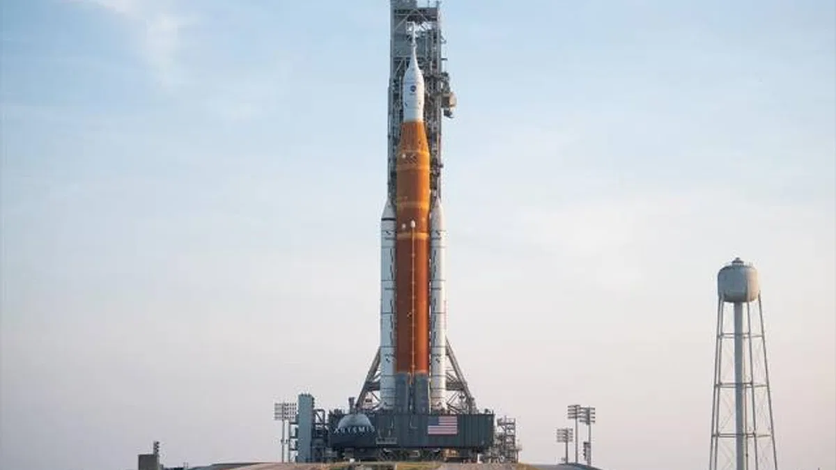 NASA, yeni nesil mega roketini test uçuşu için Ay'a göndermeye hazırlanıyor