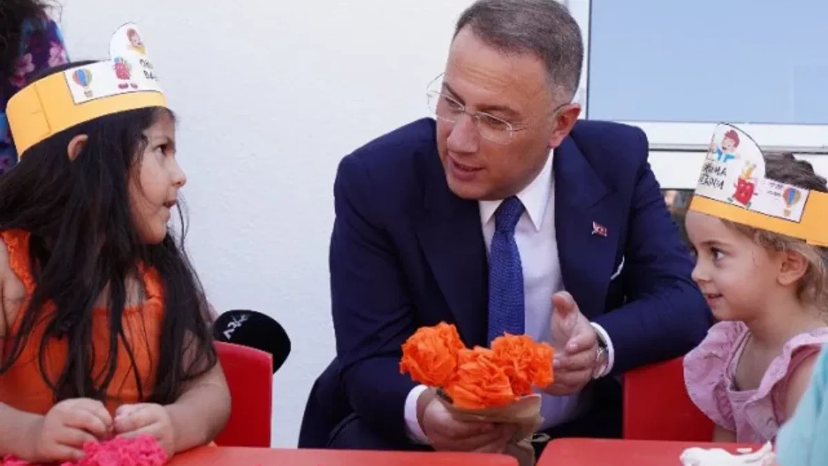 Minik öğrenciler Beylikdüzü'nde ilk gün yalnız bırakılmadı