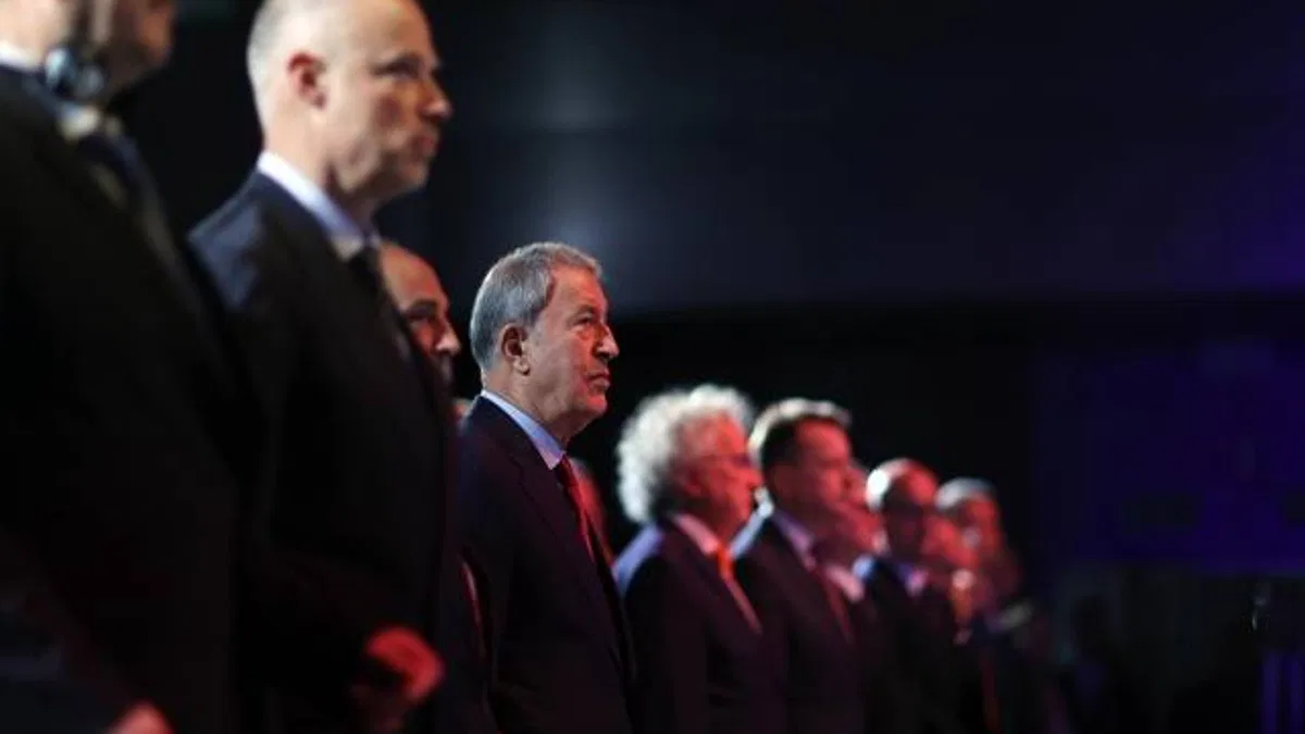 Polonya'daki Orta ve Doğu Avrupa'nın en büyük askeri fuarı törenle açıldı