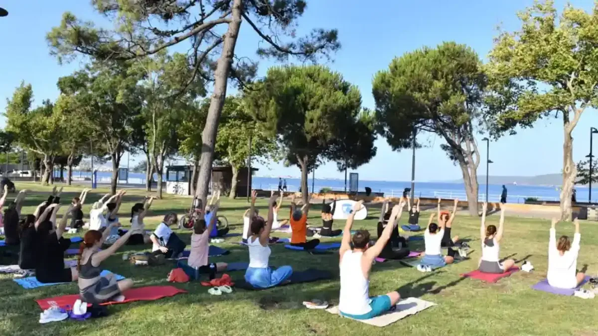 Kadınlar Boğaz’a karşı yogo yaptı