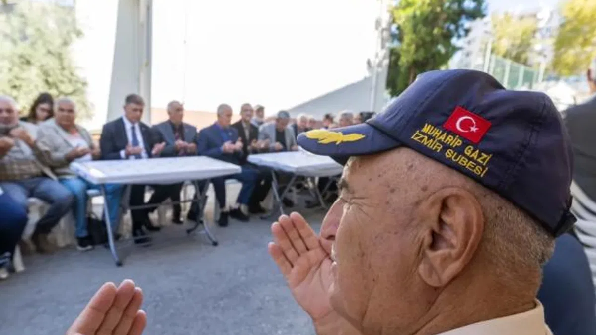 İzmir'de Başkan Tugay gazilerle buluştu