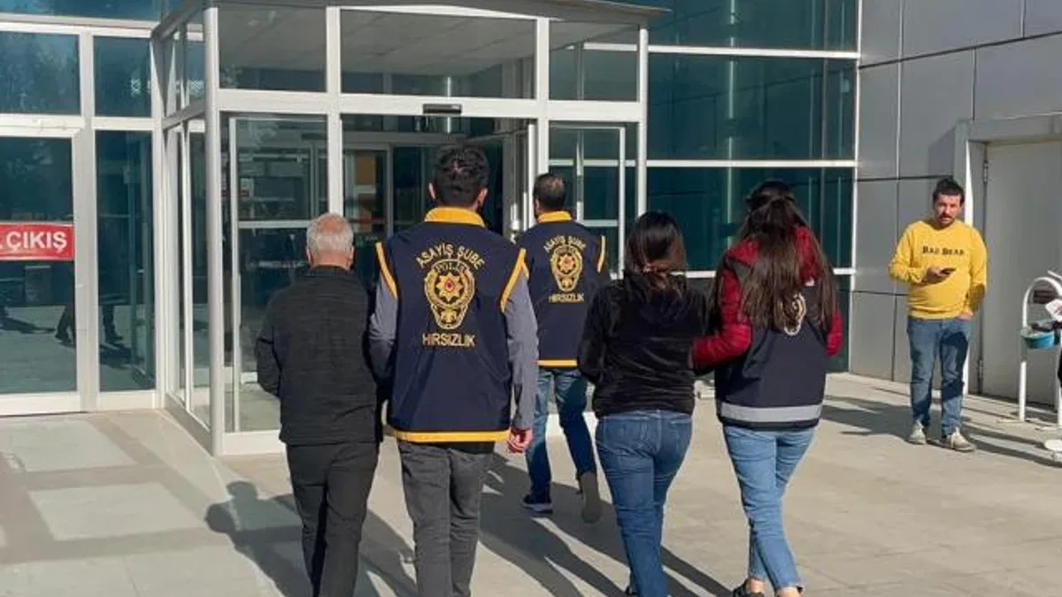 Adıyaman'da AVM'den kozmetik hırsızlığı!