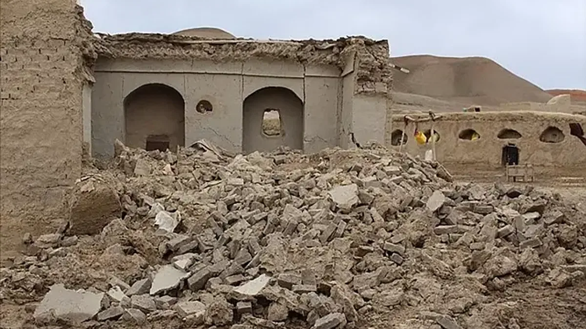 Afganistan'daki depremde ölü sayısı 1000'e yükseldi