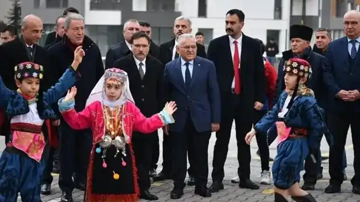 Kayseri protokolü karne dağıttı