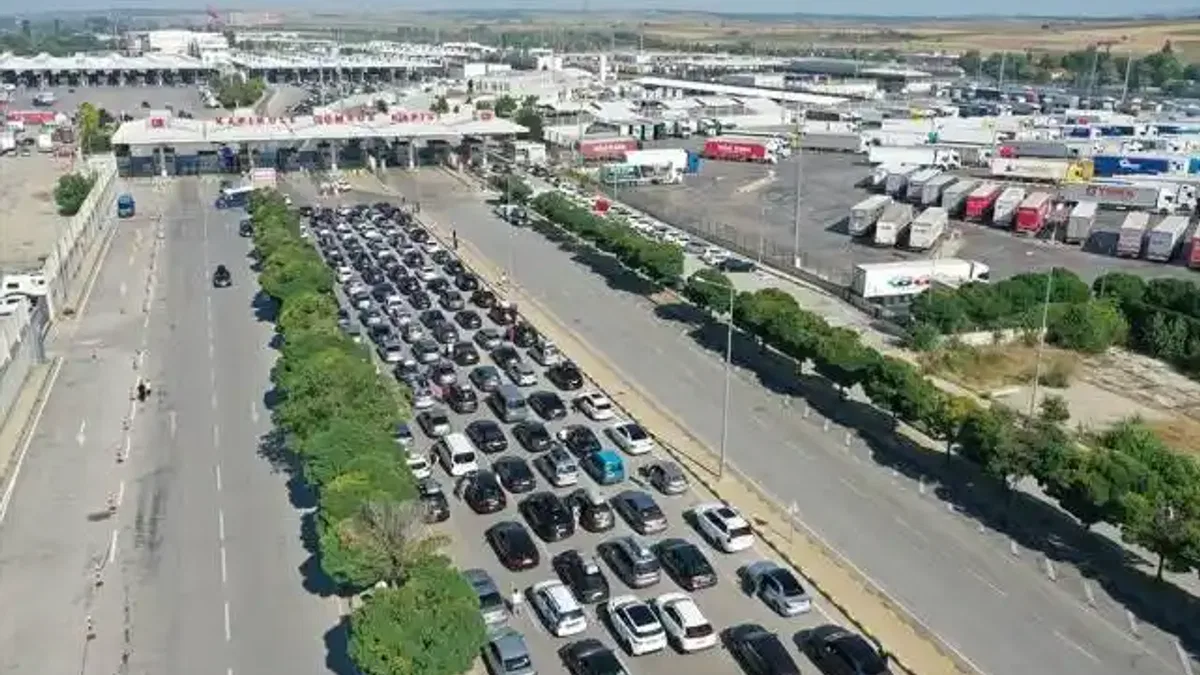 Kapıkule'de gurbetçilerin dönüş yolculuğu sürüyor