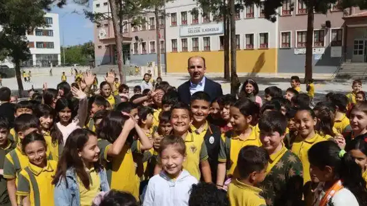 Konya'da Başkan Altay'dan okuluna nostaljik ziyaret
