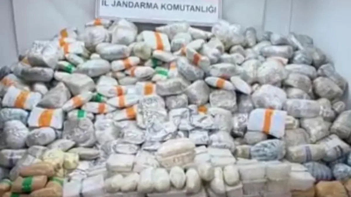 Hakkari'de 860 kilogram uyuşturucu madde ele geçirildi