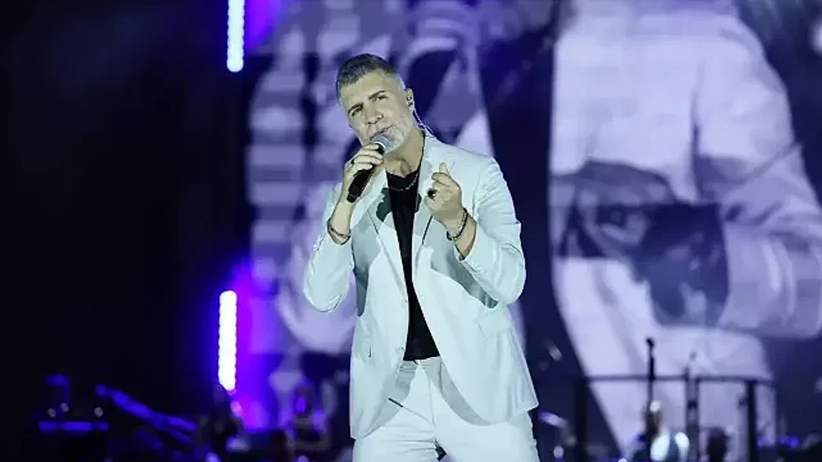 Konya Kültür Yolu Festivali'ne Özcan Deniz şarkılarıyla damga vurdu
