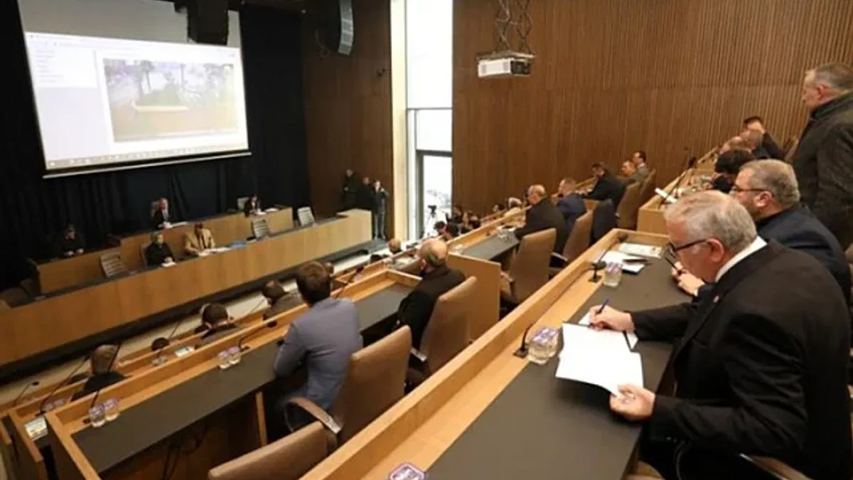 Bursa İnegöl'de yılın ilk meclisi yeni binada yapıldı