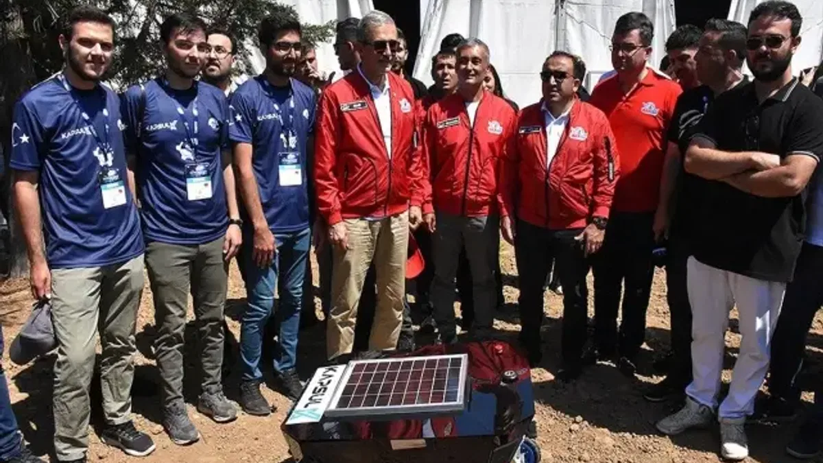 Savunma Sanayii Başkanı Demir, TEKNOFEST'i ziyaret etti