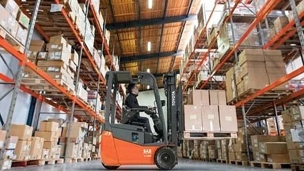 Forklift Kiralama vs. Satın Alma: Hangisi Daha Avantajlı?