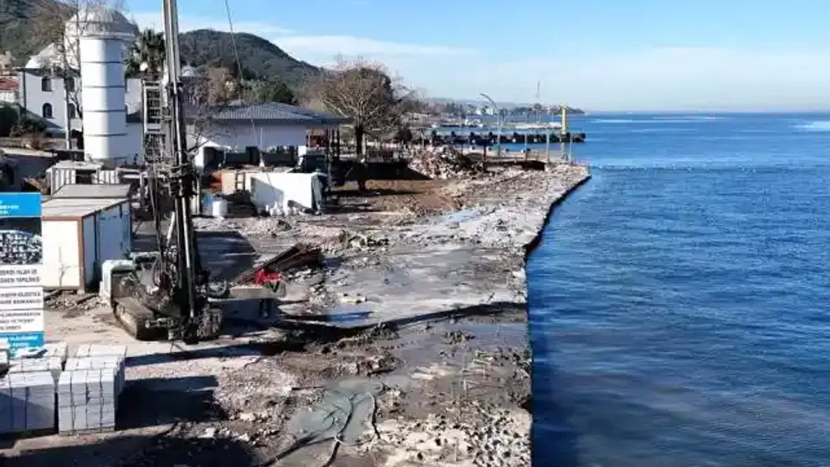 Kocaeli’de Ulaşlı sahili dalga kırıcıyla güçleniyor