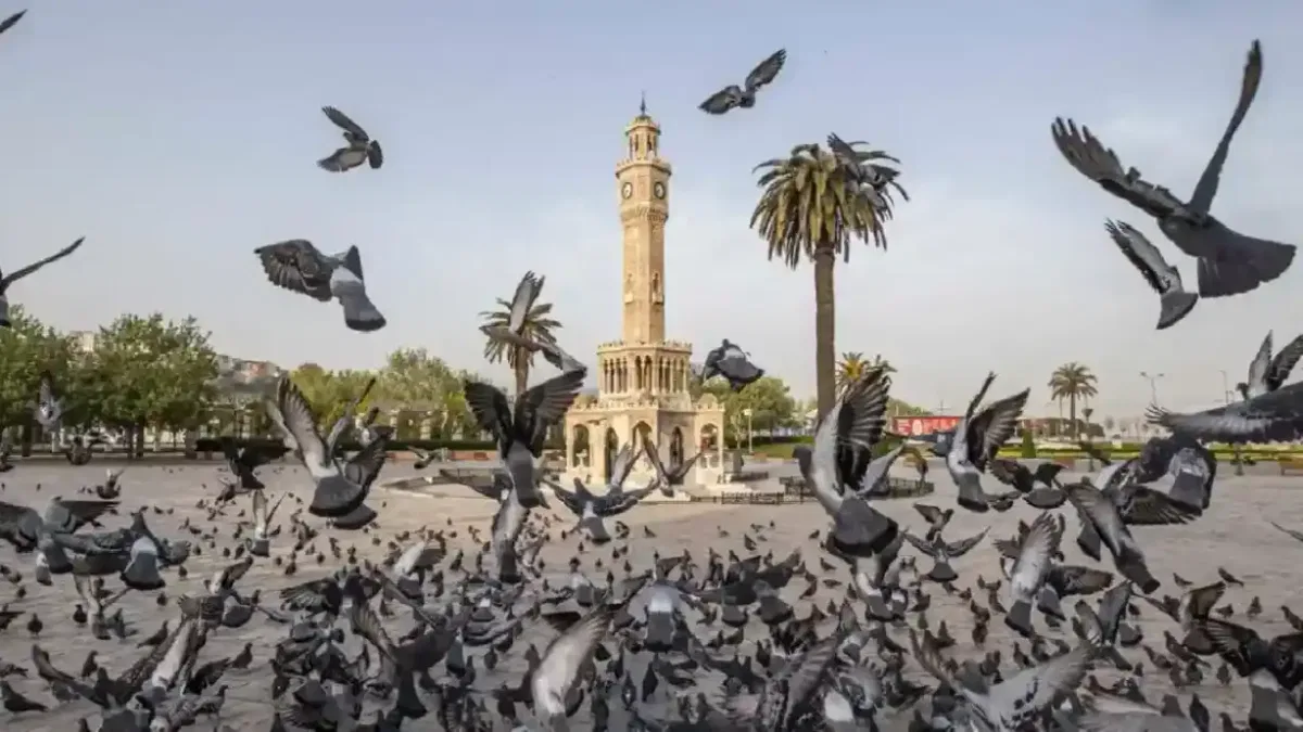 İzmir Saat Kulesi 125 yıldır zamana tanıklık ediyor