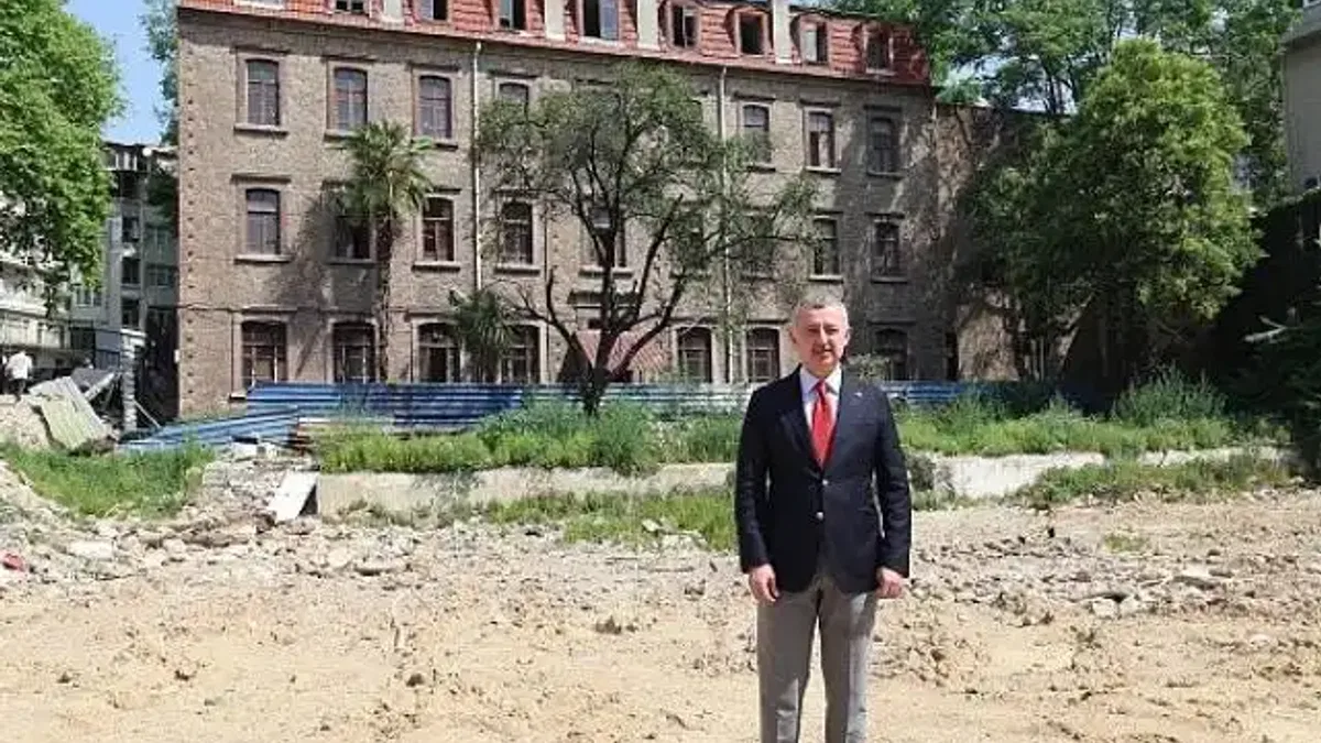 Büyükakın: Yıkılan vergi dairesinin yerine park yapılacak