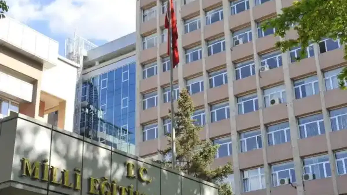 MEB'den izinsiz okullara devam eden öğrencilere yakın takip