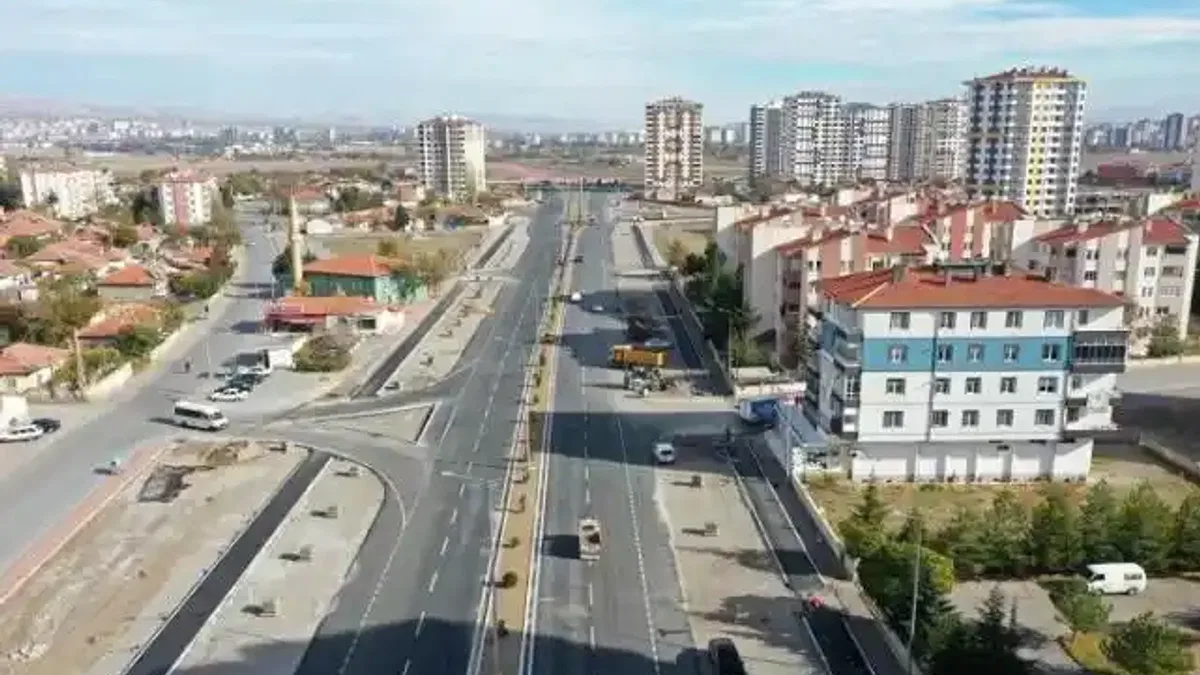 Kayseri Kocasinan asfaltta gece gündüz mesaiyle rekor kırdı