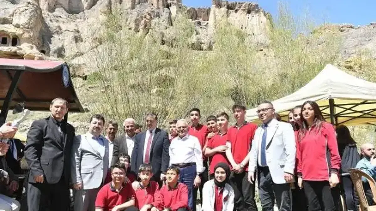 Vali Çiçek ve Başkan Büyükkılıç, Turizm Haftası’nı gençlerle kutladı
