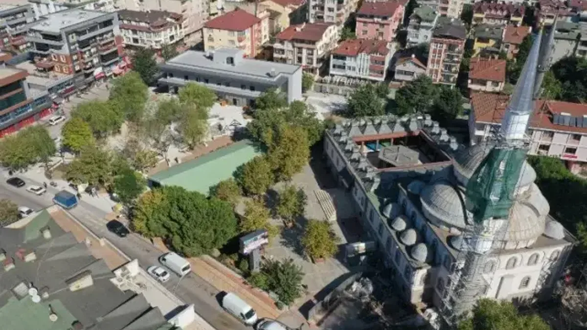 Körfez Yarımca Meydanı gün yüzüne çıkıyor
