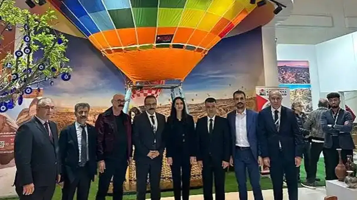 Kültür ve Turizm Bakanı Mehmet Nuri Ersoy, Doğu Akdeniz Uluslararası Turizm ve Seyahat Fuarı'nda (EMITT) Nevşehir standını ziyaret etti