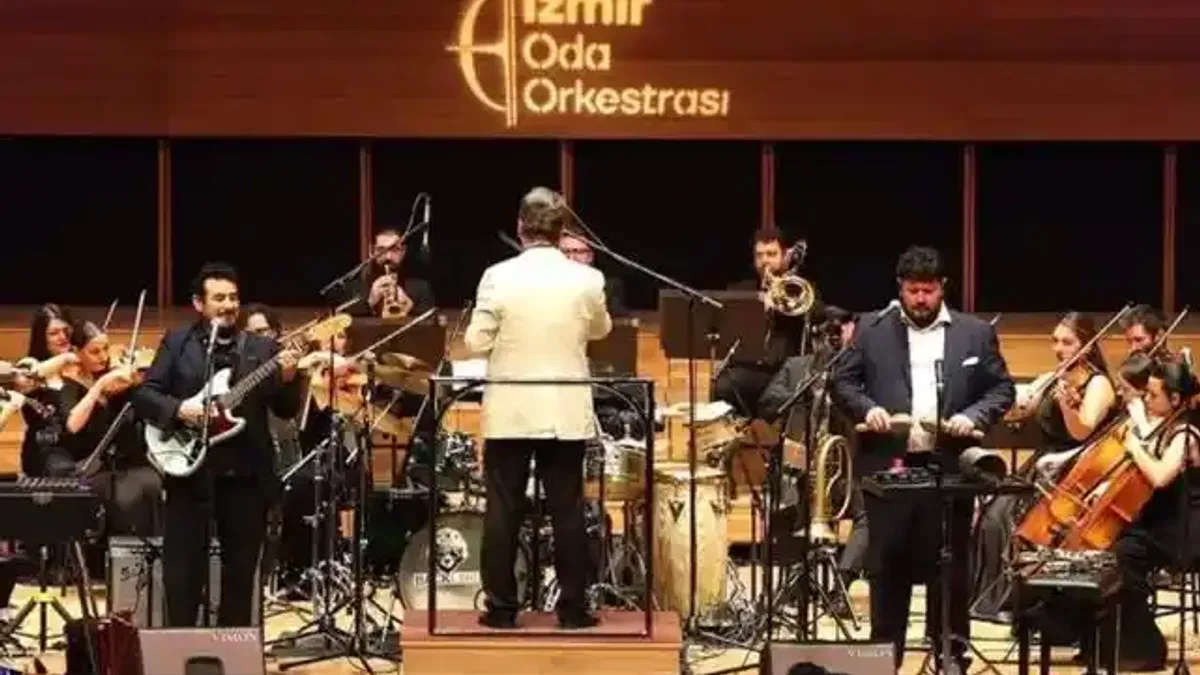 İzmir Oda Orkestrası Latin müzikleriyle dans ettirdi