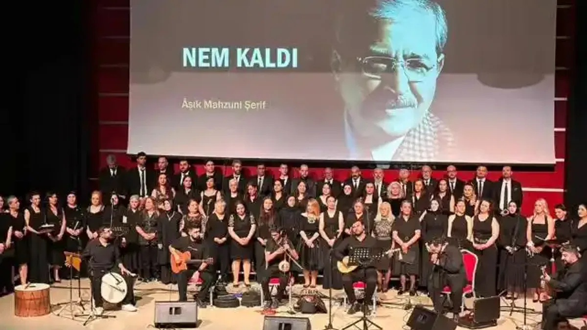 Kocaeli Gebze’de Türk Halk Müziği konserine yoğun ilgi