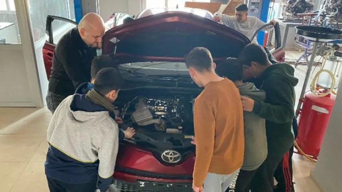 Toyota'dan afet bölgesindeki 20 okula ekipman desteği