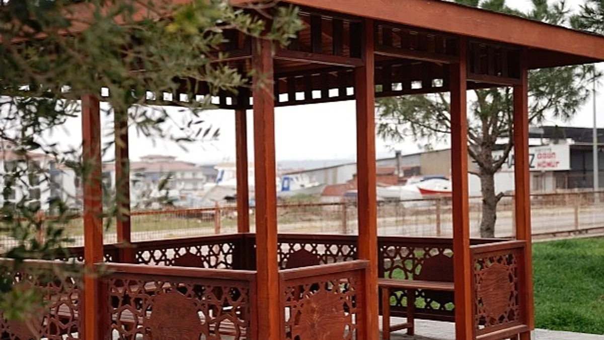 Ayvalık Belediyesi'nden Sanayi Bölgesinde Sosyal Alanlar ve Kamelyalar