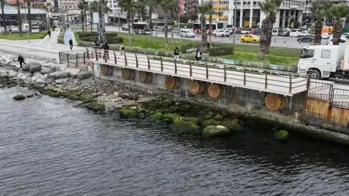 İzmir Körfezi'ne deşarj edilen atık su değil yağmur suyu! Büyükşehir'den analiz sonuçlarıyla yanıt