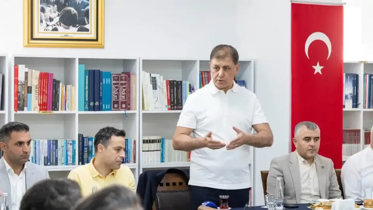 Başkan Tugay mesaisine Kemeraltı esnafıyla başladı... "Tek derdimiz işimizi iyi yapmak"