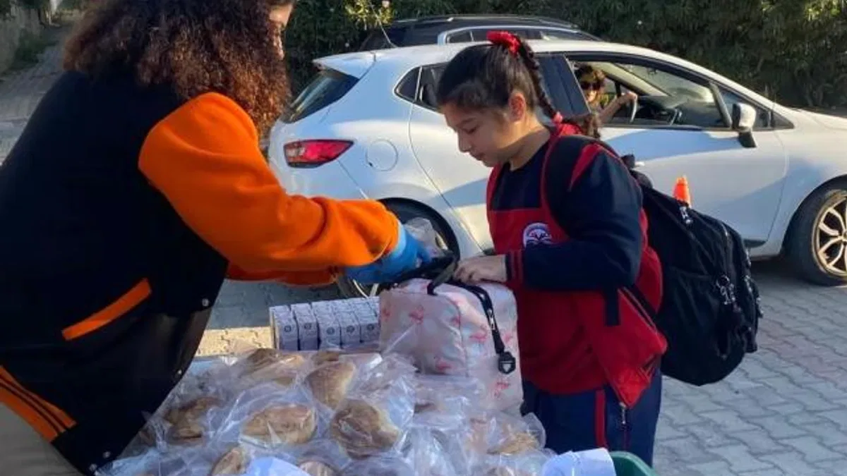 İzmir'de Süt-Simit projesi devam ediyor