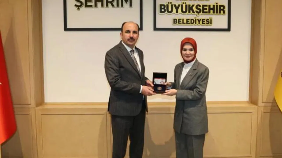 Bakan Göktaş Başkan Altay'ı ziyaret etti