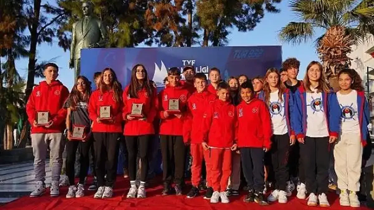 Türkiye Yelken Federasyonu Yelken Ligi 1. Ayak IQ FOIL-TECHNO 293 yarışları ve "Milli Takım" seçmeleri Ayvalık'ta başladı.