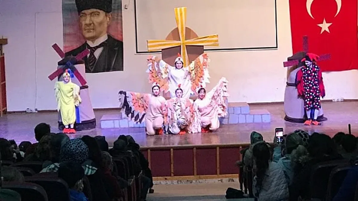 Manisa'da minikler 'Don Kişot' ile eğlendi