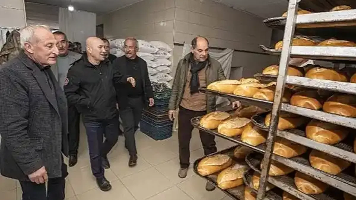 Başkan Soyer'den Cevdetiye ve Yarbaşı belediyelerine ziyaret İzmir Yarbaşı'nın fıstığıyla üreticiye destek olacak