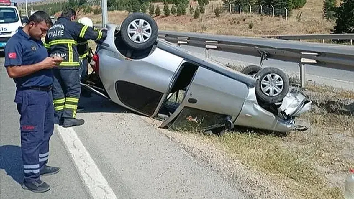 Kırıkkale'de devrilen otomobildeki 3 kişi yaralandı