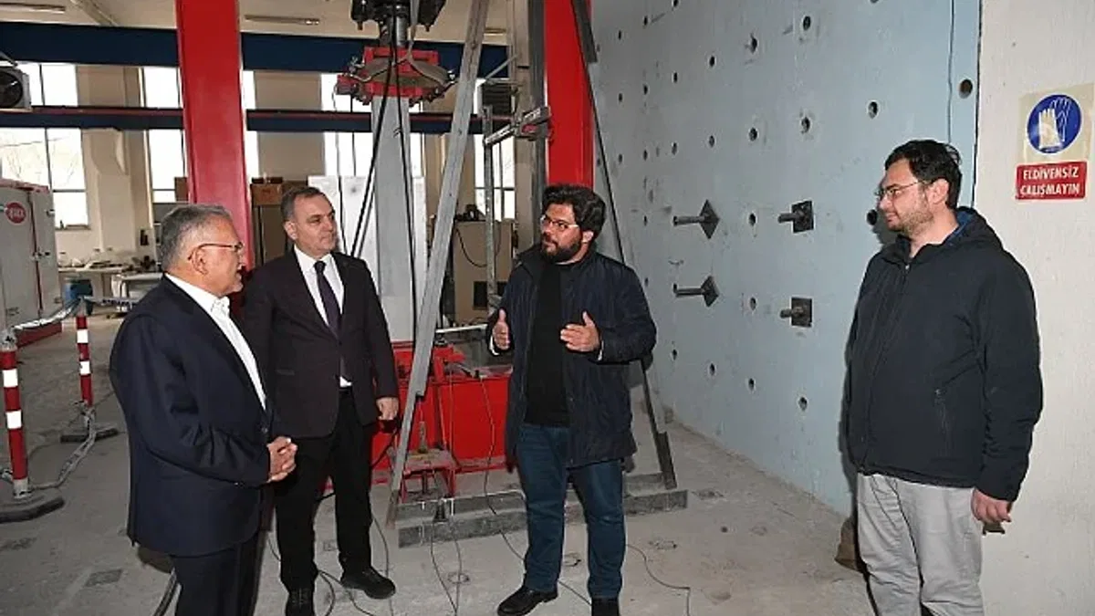 ERÜ Deprem Laboratuvarı'na Büyükkılıç'tan tam not