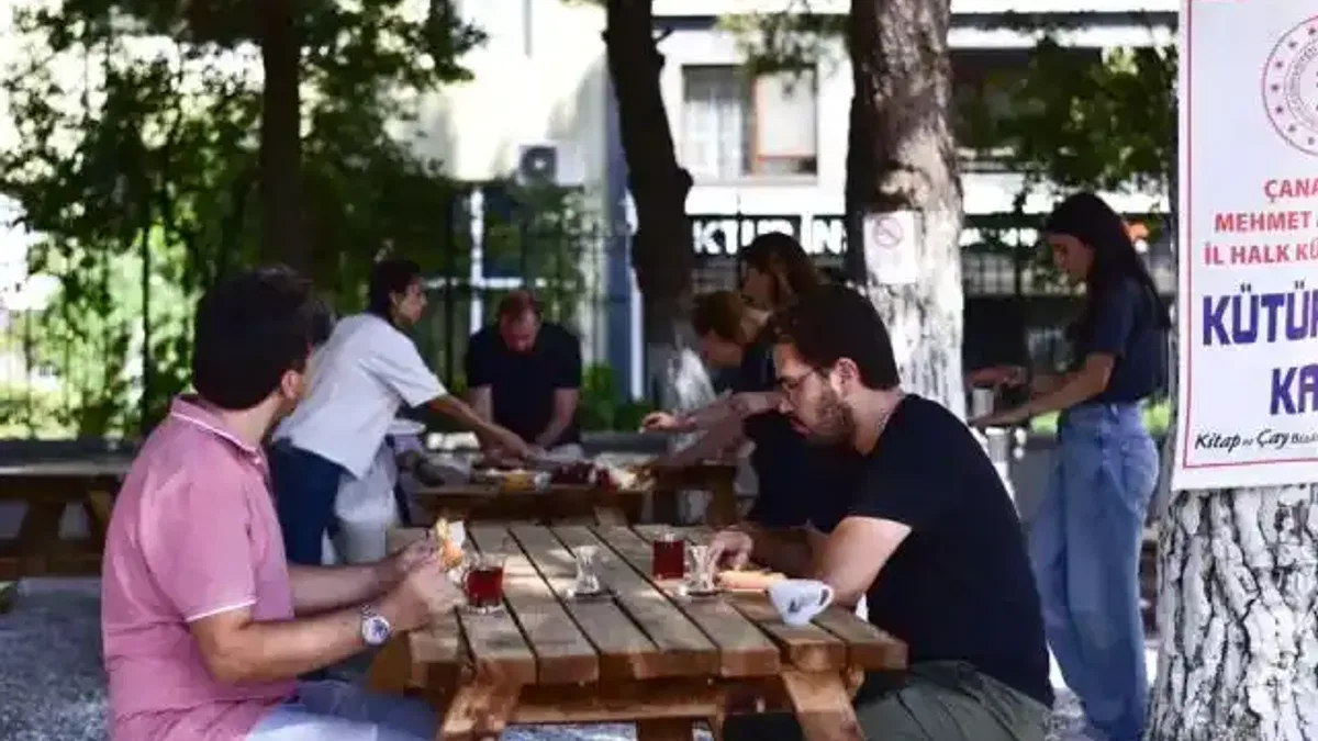 Çanakkale'de çaylar Halk Kütüphanesi'nden