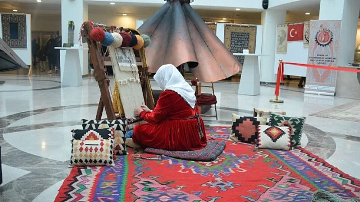 El yapımı Uşak Halıları Kıbrıs'ta görücüye çıktı