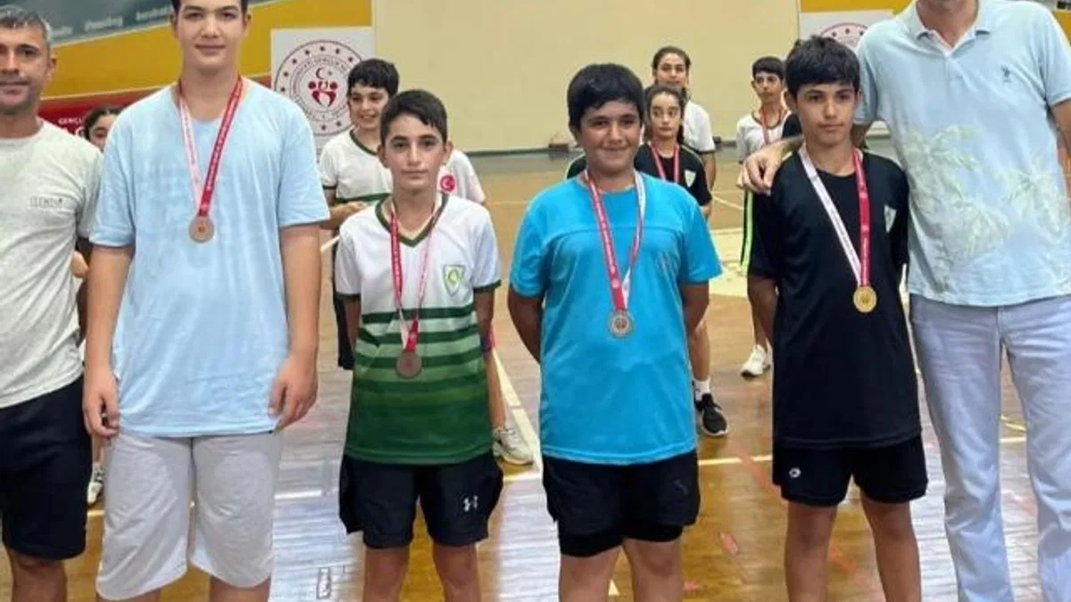 Manisa BBSK, badmintonda 'Zafer'e damga vurdu