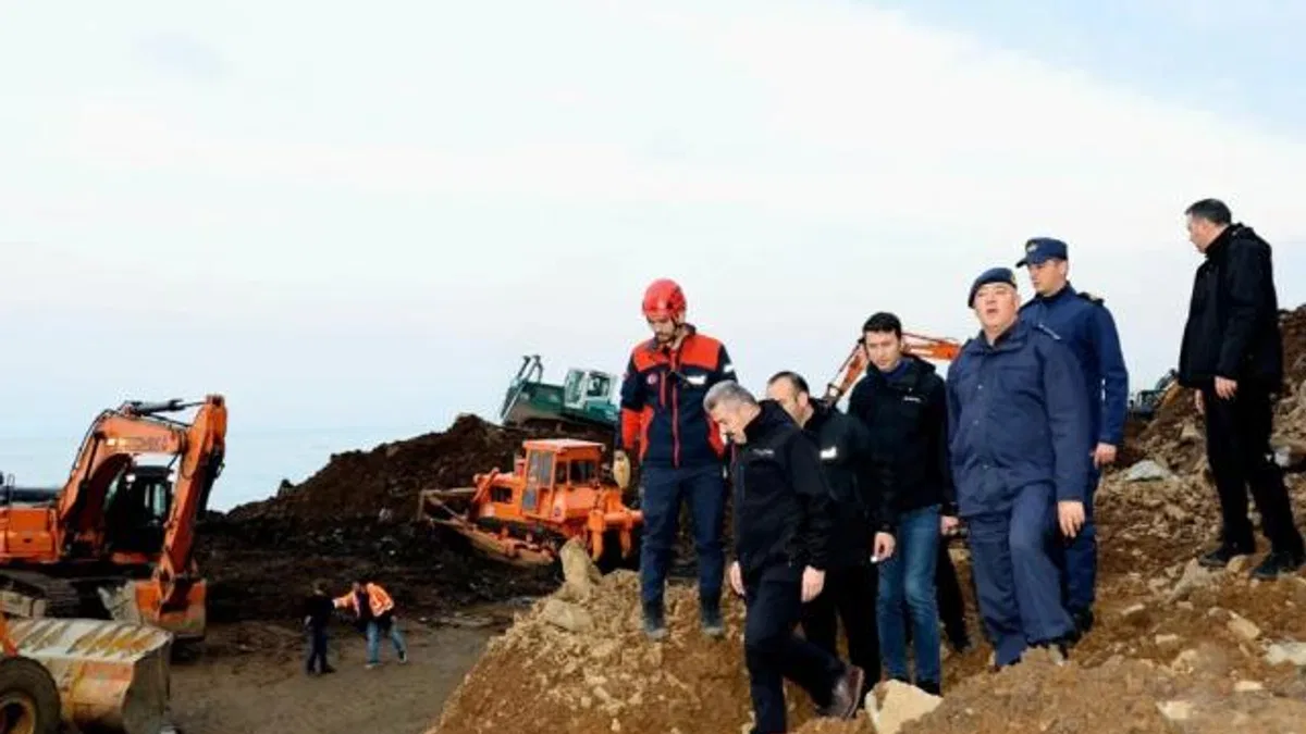 Artvin'de heyelan: Toprak altında 4 kişinin cansız bedenine ulaşıldı