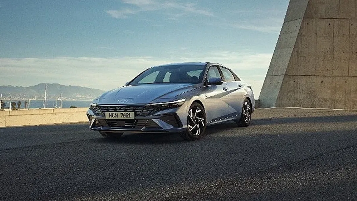 Sportif Sedan Yeni Hyundai ELANTRA Türkiye'de Satışa Sunuldu.