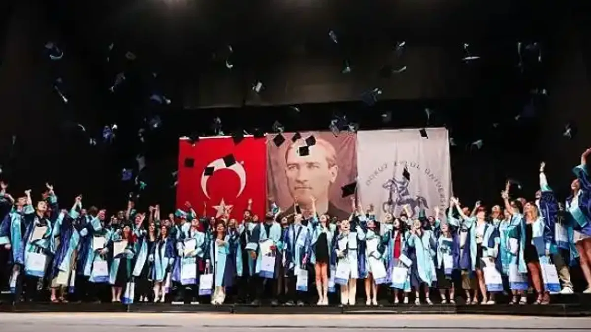 DEÜ'de Ortak Mezuniyet Coşkusu