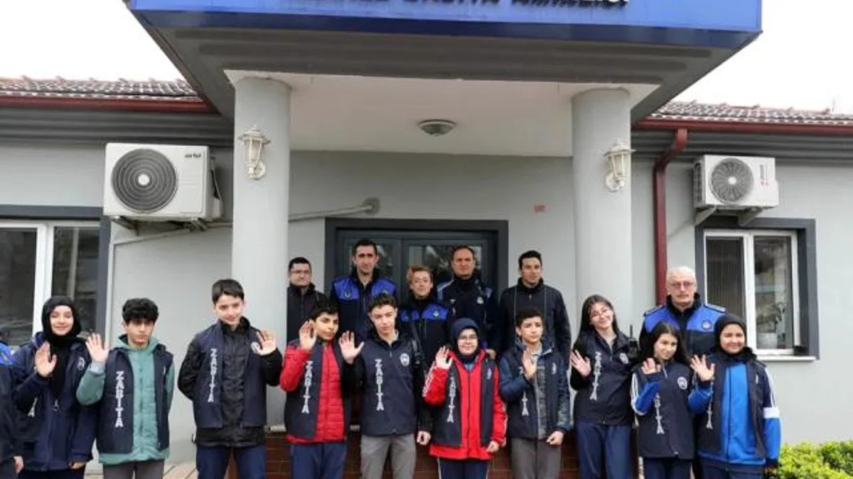 Sakarya’da çocuk zabıtalar sahaya indi!